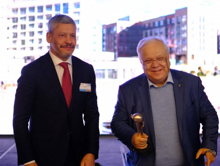 Вручение спецнаград активным членам кабельного сообщества