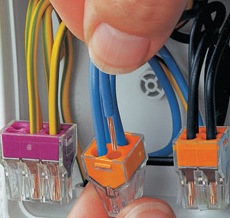 Клеммники для соединения алюминия и меди. Соединение 3 проводов винтовой клеммной колодкой. Соединительные клеммы wago-2;4;6. 5. Соединение проводов клеммником 32 а.