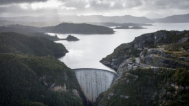 Hopes for Tasmania's 'Battery of the Nation' dangle by a cable, or two