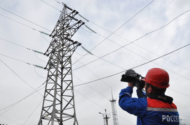 служба высоковольтных линий. россети служба лэп. службы лэп. изоляторы лэп 110 кв. линейщик 110кв.