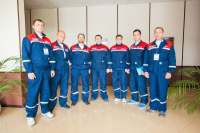 Спецодежда россети. Ленэнерго спецодежда. Рабочая одежда работника электросети. Спецформа электросети