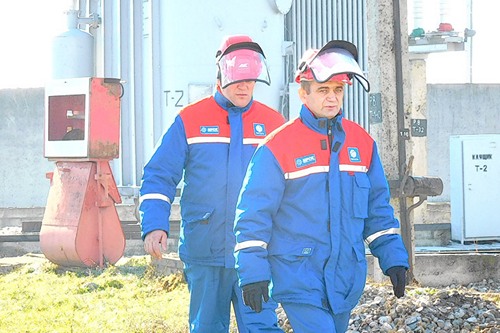 Спецодежда россети. Россети ФСК МРСК спецодежда. МРСК одежда. Работники МРСК