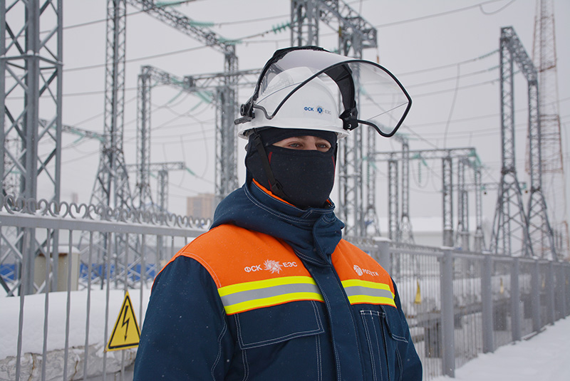 россети фск мэс самара. диспетчерский щит со еэс. электрики на подстанции. охрана еэс. спец одежда фск еэс линейщиков.