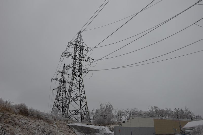 Лэп вл 220 кв. Лэп в приморском районе. Лэп в приморском районе. Опора лэп 220 кв. Лэп городская.