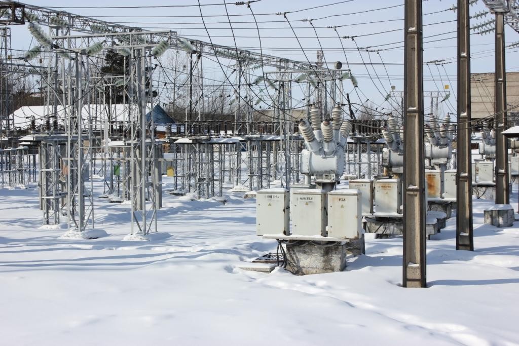 подстанция в городе. хабаровск дома. центральные электрические сети. шиносоединительный выключатель 110 кв. димитрова, 11/5 комсомольск на амуре.
