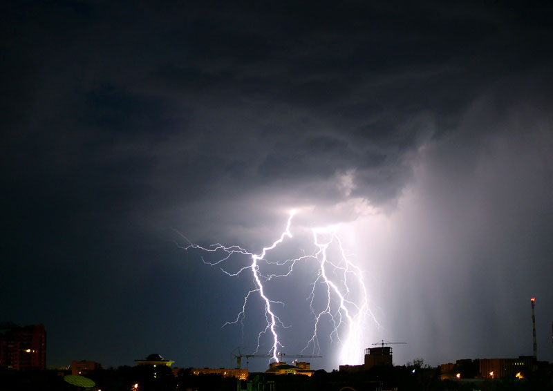 Молния зимой. Грозы зимой не бывает. Грозы зимой не бывает. Гроза зимой бывает. Грозы зимой не бывает.