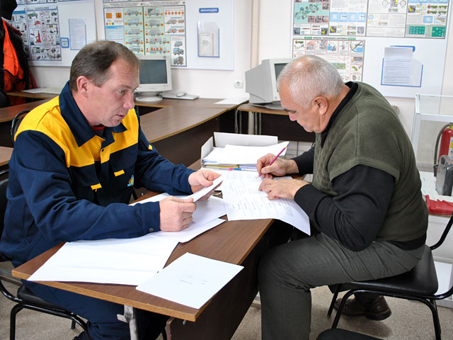 Мрск юга астраханьэнерго. Россети Юг Астраханьэнерго. Колимбет Сергей Александрович Астраханьэнерго. Сухинин Алексей Владимирович Астраханьэнерго. Астраханьэнерго сотрудники