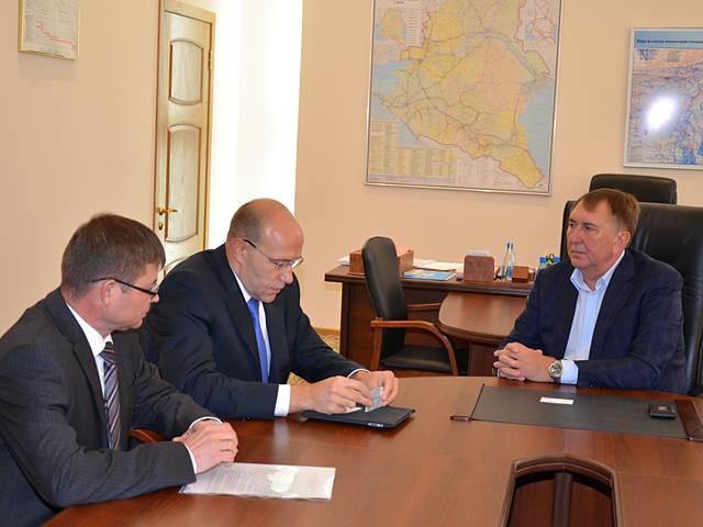 Мрск юга астраханьэнерго. Писарев Виктор Николаевич МРСК Юга. Гончаров Павел Викторович МРСК Юга. Серебренников Сергей Леонидович Астраханьэнерго. Писарев Виктор Николаевич Астраханьэнерго